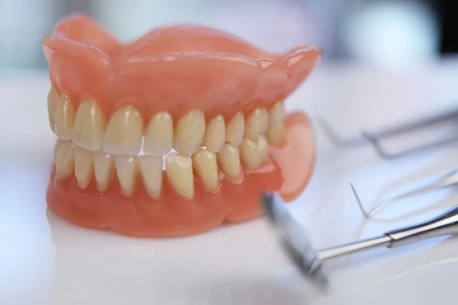 Những loại phục hình răng phổ biến trong nha khoa thẩm mỹ mà các kỹ thuật viên phục hình răng nên biết 7